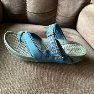 Ladies Bare Trap blue sandals size 10